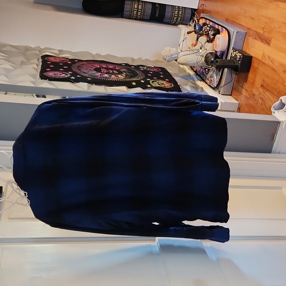 Men's Shirt - Picture 4 of 4